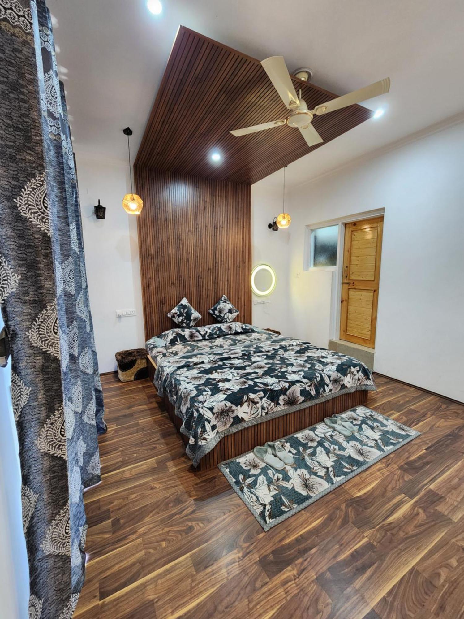 Serenity Inn Home Stay ศรีนาการ์ ภายนอก รูปภาพ