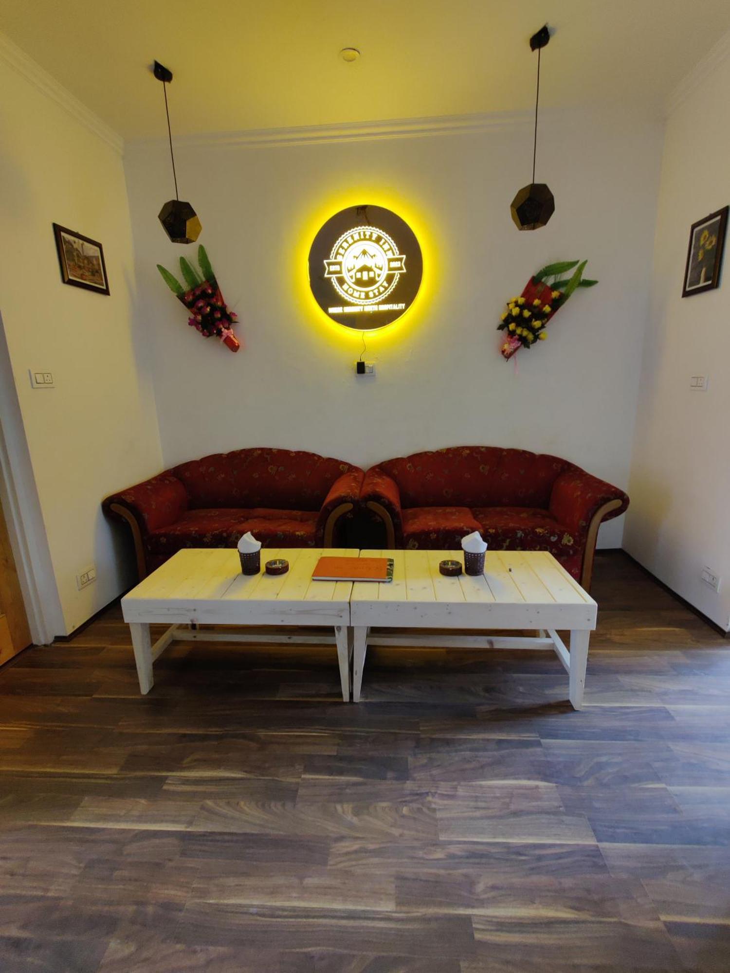 Serenity Inn Home Stay ศรีนาการ์ ภายนอก รูปภาพ