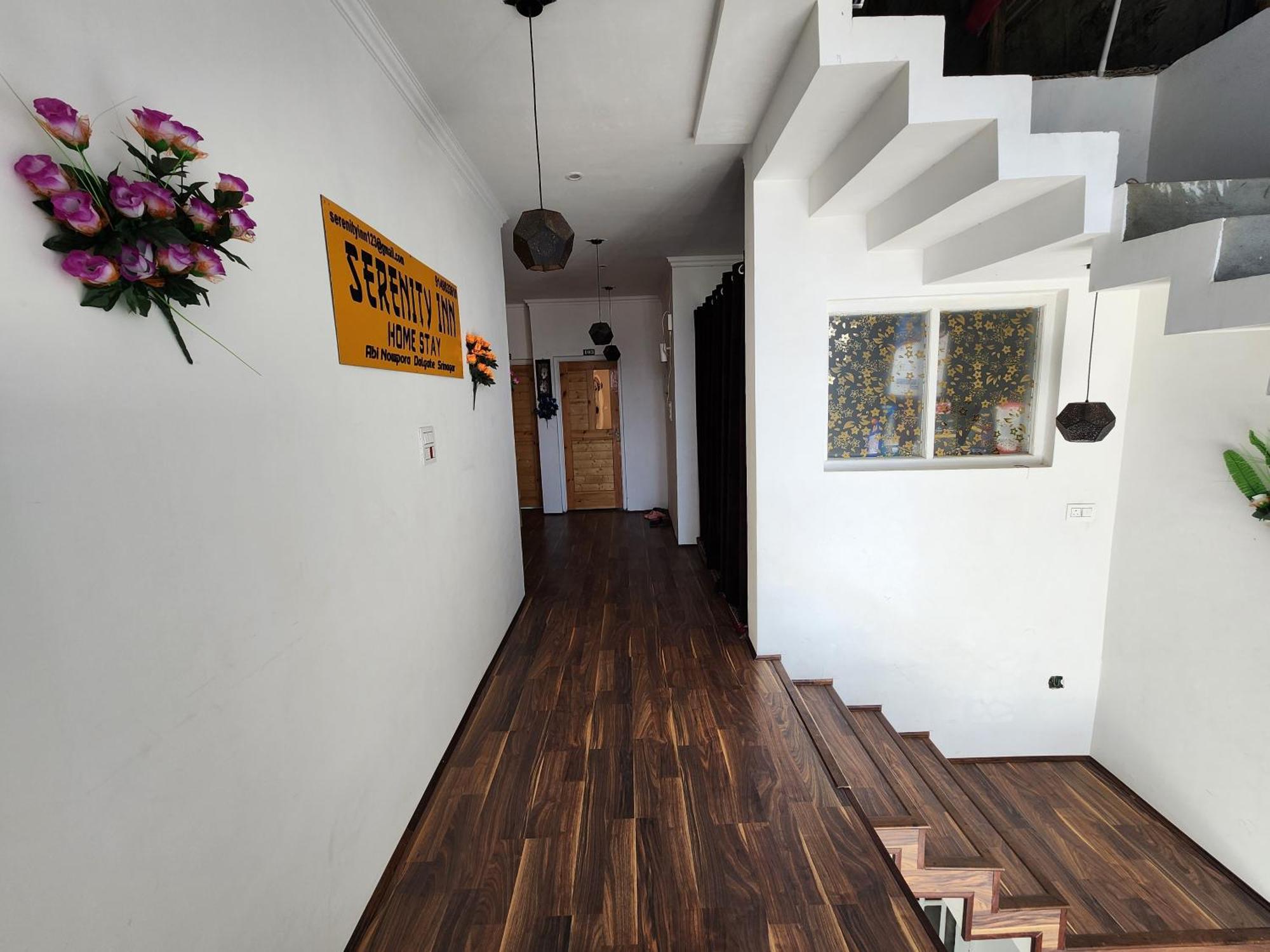 Serenity Inn Home Stay ศรีนาการ์ ภายนอก รูปภาพ