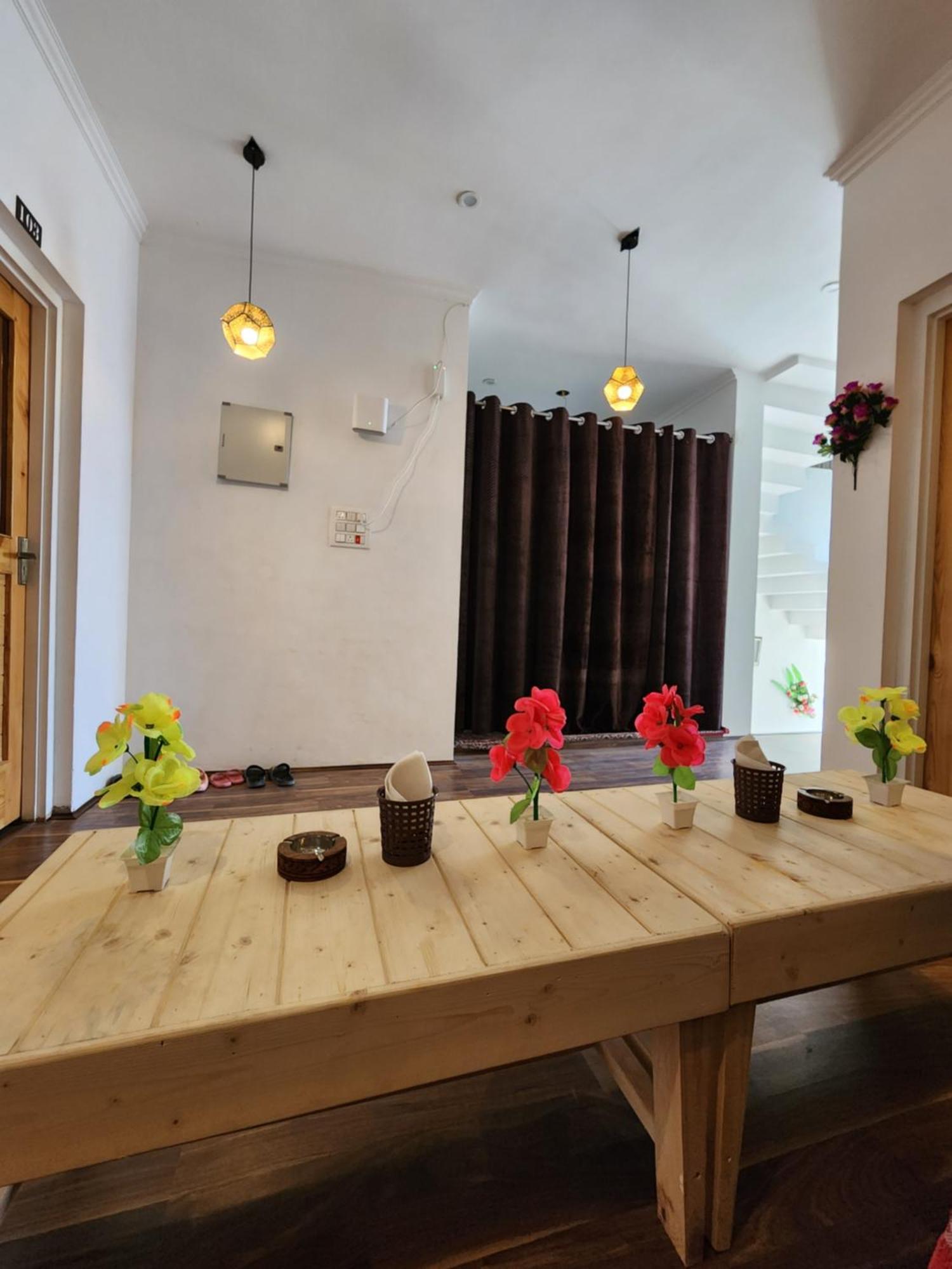 Serenity Inn Home Stay ศรีนาการ์ ภายนอก รูปภาพ