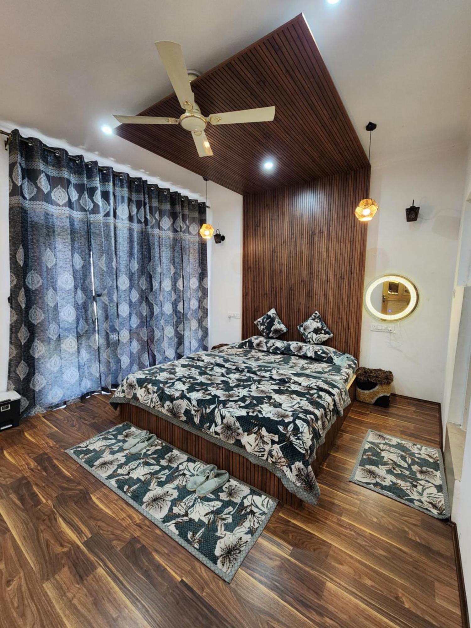 Serenity Inn Home Stay ศรีนาการ์ ภายนอก รูปภาพ