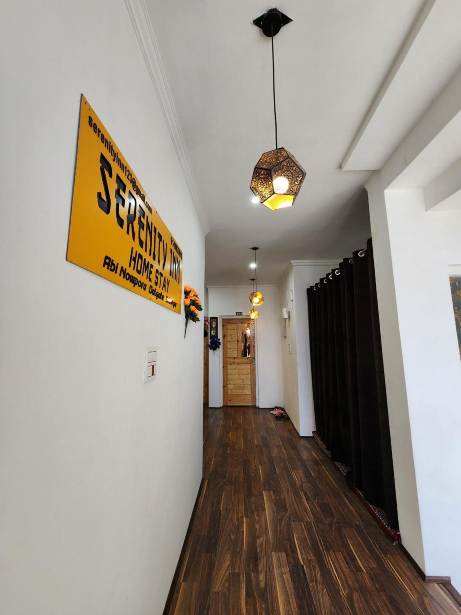 Serenity Inn Home Stay ศรีนาการ์ ภายนอก รูปภาพ
