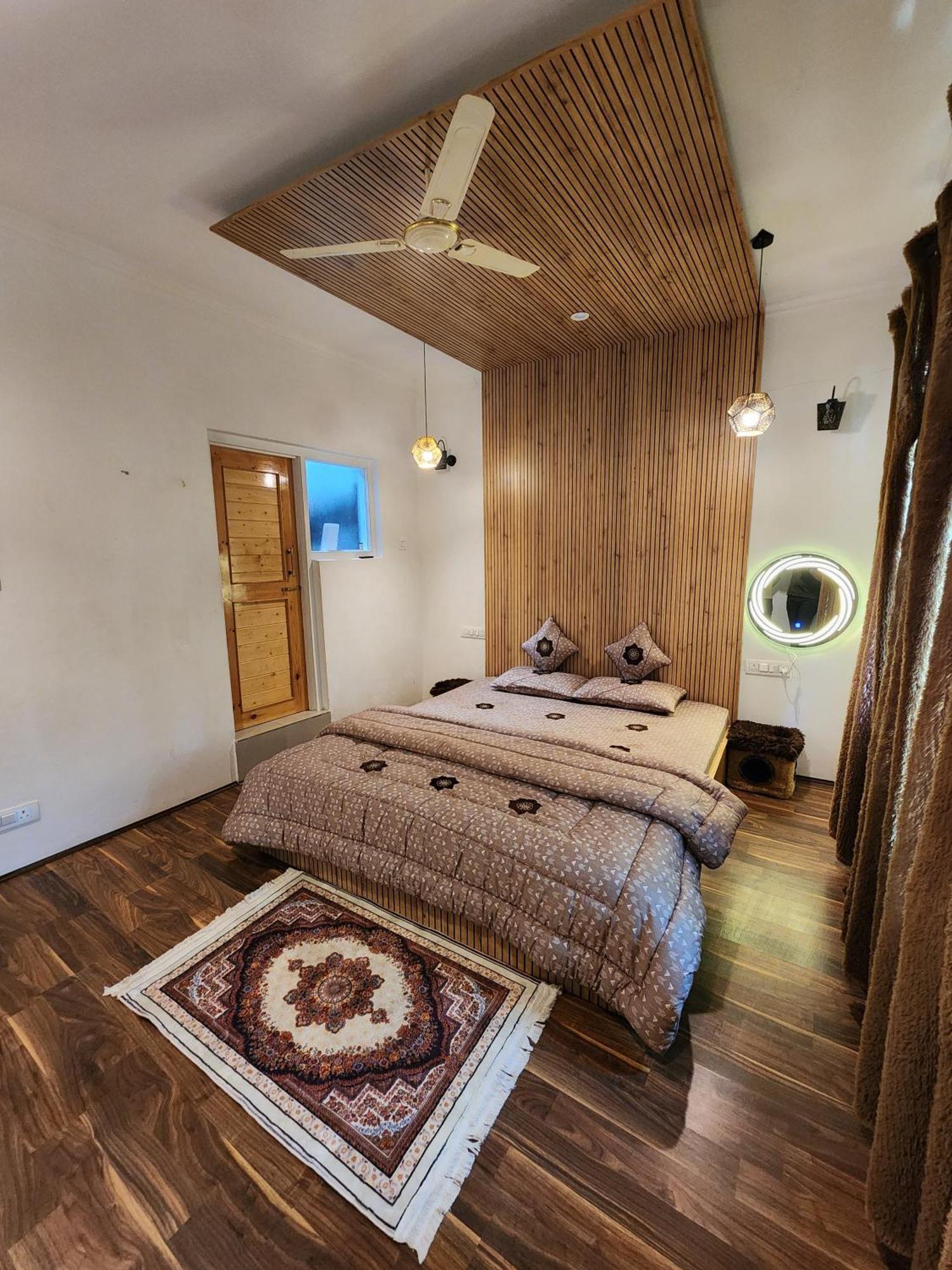 Serenity Inn Home Stay ศรีนาการ์ ภายนอก รูปภาพ